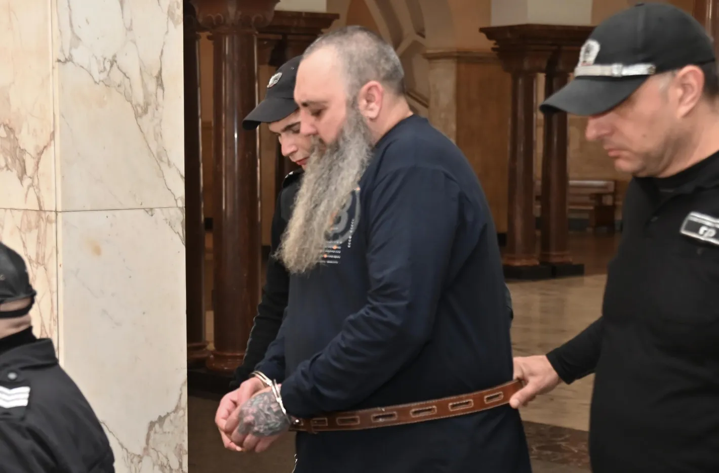 Намалиха присъдата на жесток убиец на жена си