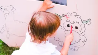 Играчки от картон борят вредата от електронните устройства за децата