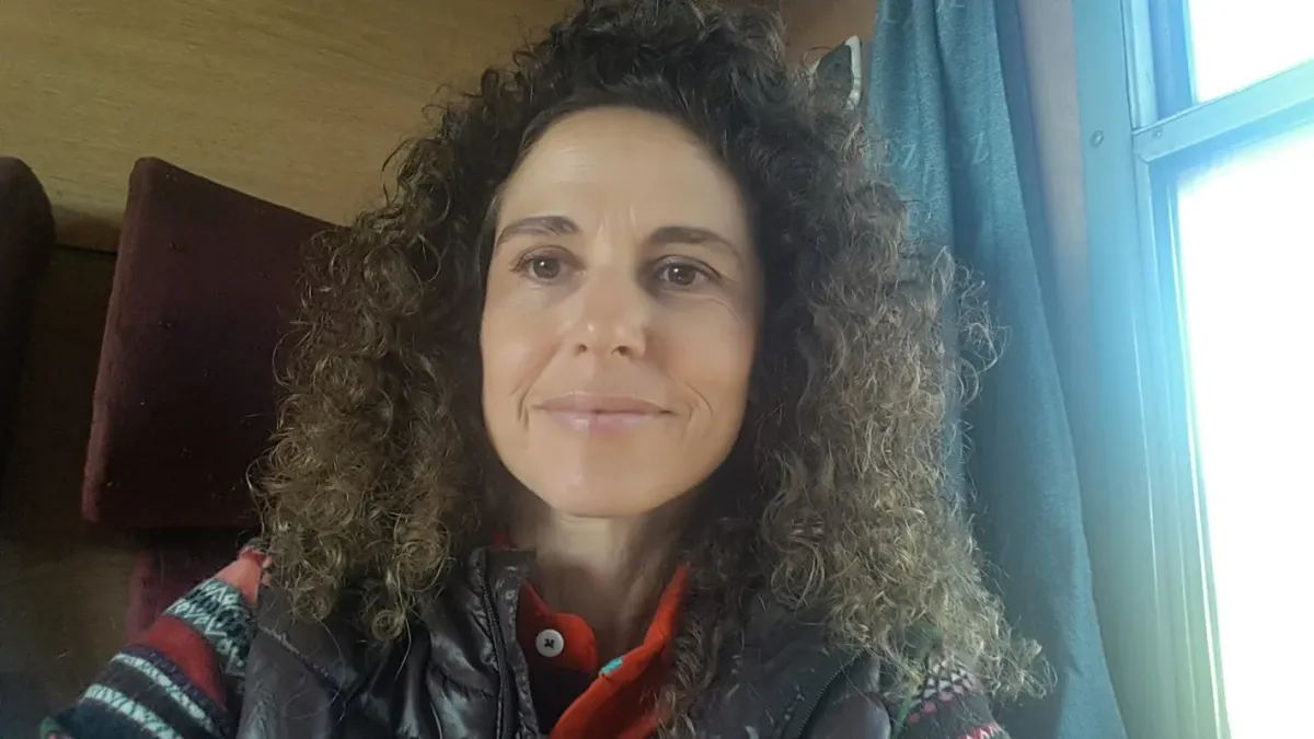 В София: Панделиева силно разстроена заради неадекватен мъж, облечен със скъпи дрехи