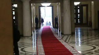 Горещо от парламента: Депутат не се закле, доайенът разтърси България с думи