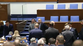 Експерти повдигнаха завесата около новия кабинет, предупредиха за жълтопаветен бунт и „Орешарски 2“