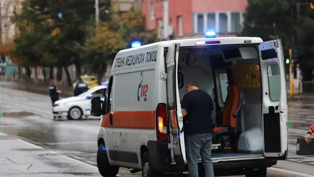 Мерцедес блъсна полицайка на пешеходна пътека в Благоевград