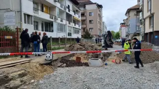Смъртта на затрупания работник в Бургас: Чуха се неистови писъци, гледката беше ужасяваща