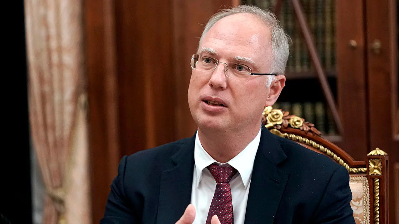 Остри реплики между Полша и Русия: Сикорски и пратеник на Путин влязоха в спор