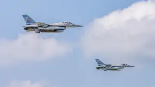 Напрежение в небето! Румъния вдигна по спешност изтребители F-16 заради руска атака