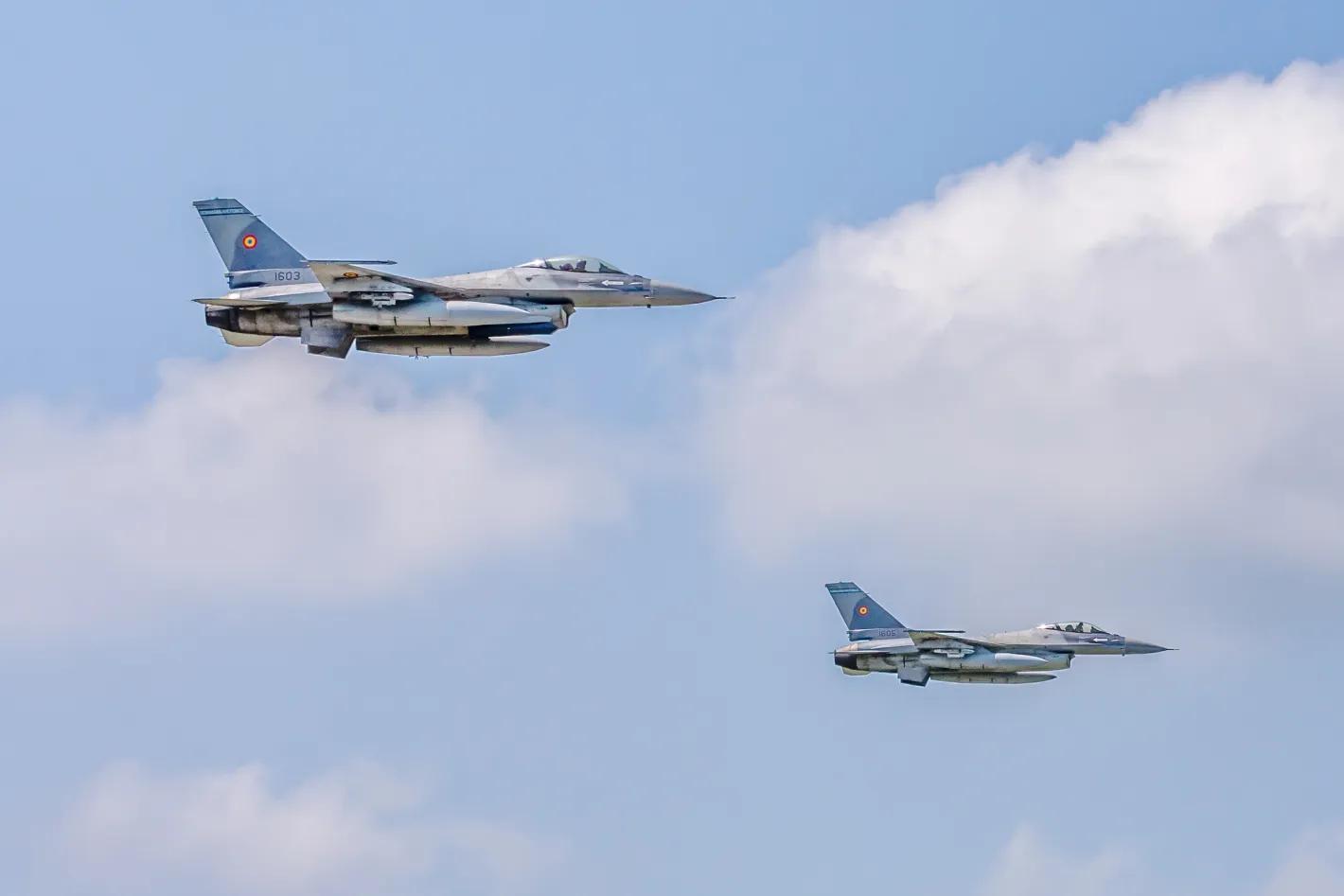 Напрежение в небето! Румъния вдигна по спешност изтребители F-16 заради руска атака