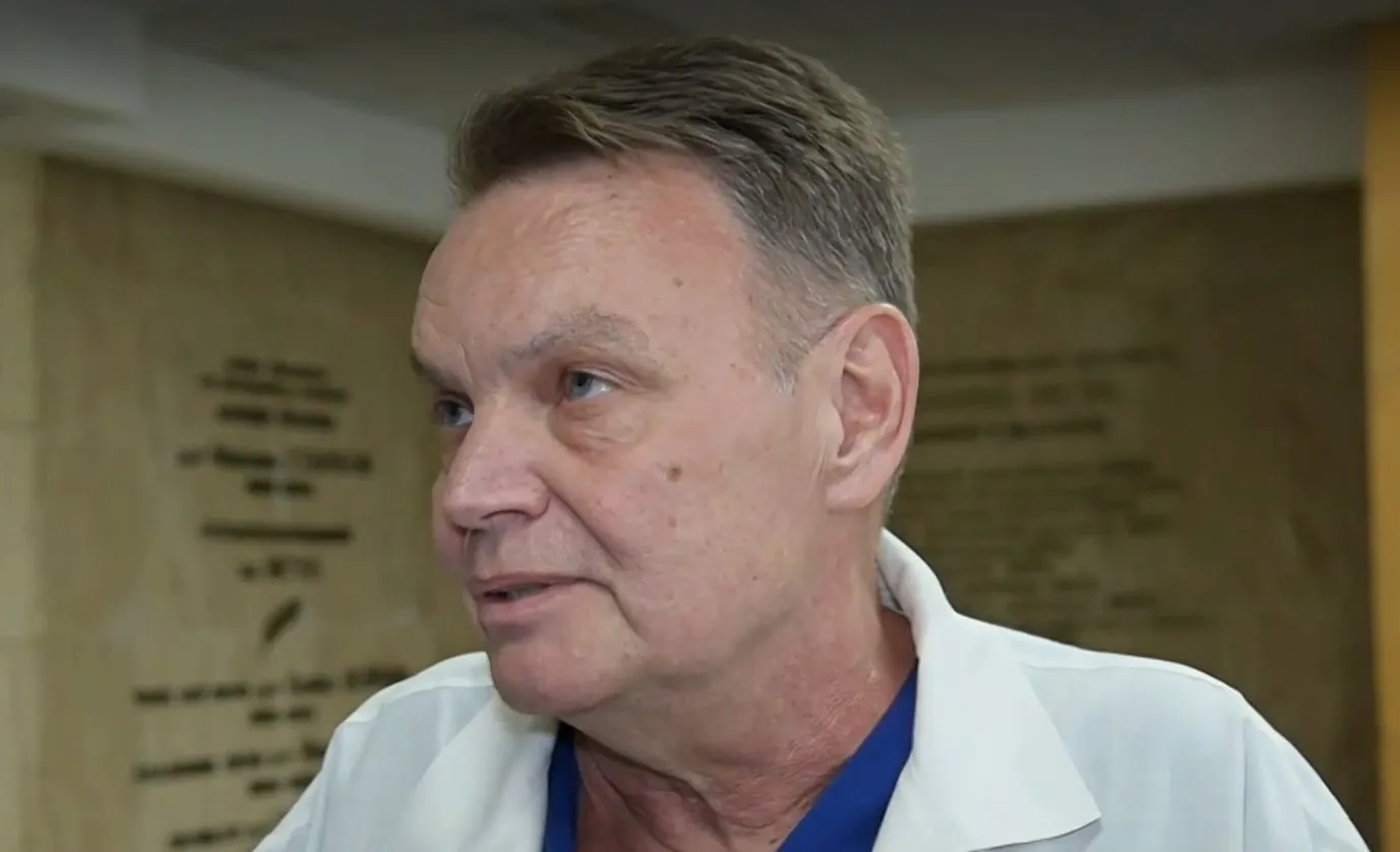 Ръцете на легендарен наш хирург отказаха, но той не се предаде