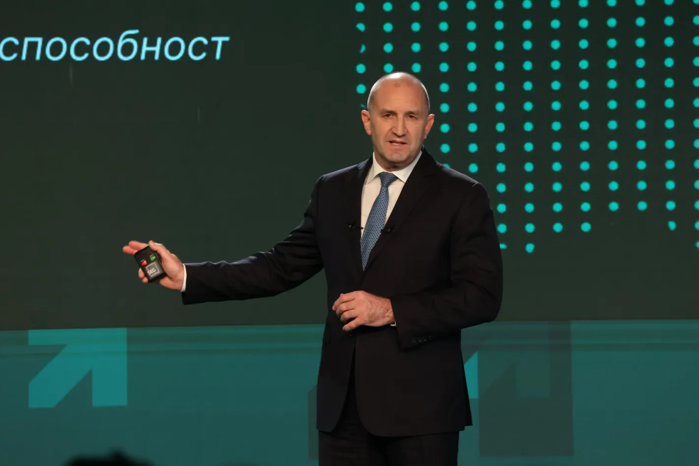 Стана ясно колко е изхарчил Румен Радев за медийната си кампания