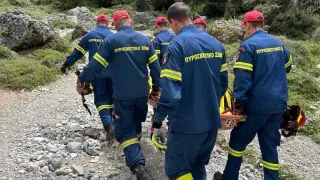 Българка полетя от 20 м. на Самотраки, борят се за живота й
