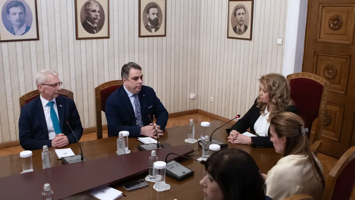 Василев заговори за апетитните заплати в държавната администрация и закриването на министерства