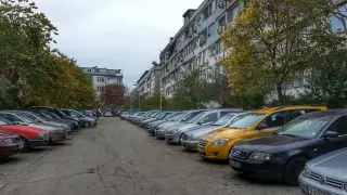 Все повече коли, все по-малко място в градовете