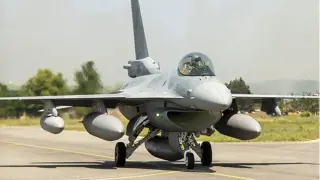 Зрелище в небето: Новите F-16 Block 70 прелетяха за първи път над София Обновена