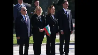 Айтен Сабри и Иво Цанев почетоха Деня на храбростта пред Паметника на Незнайния войн