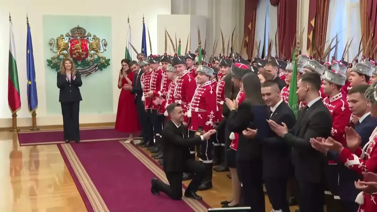 Ето коя е двойката, сгодила се пред президента в Гербовата зала