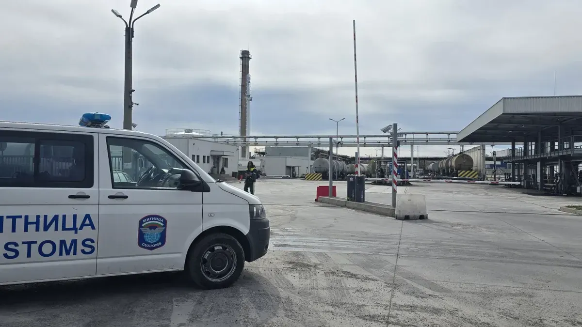 Митничари провериха товарен автомобил на ГКПП Гюешево и останаха много изненадани от намереното вътре
