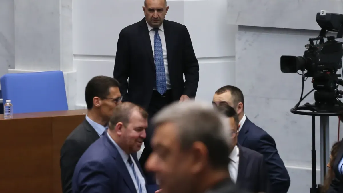 Депутат на Радев кара лъскаво возило за 100 000 евро Снимки