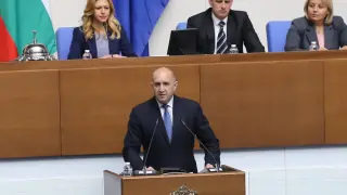 Радев се закани от трибуната, каза какво ще направи в понеделник с кабинета Обновена