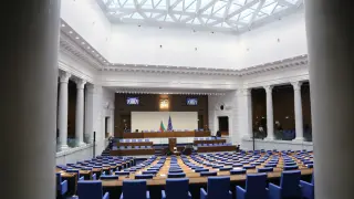 Отстраниха главния секретар на Народното събрание