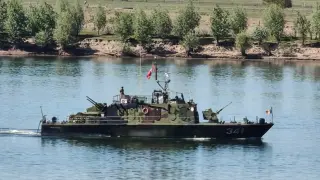 Военни кораби обикалят по Дунава край Видин