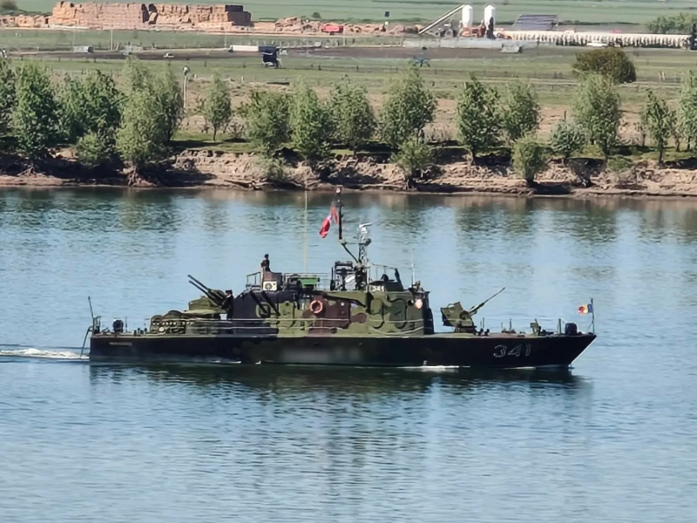 Военни кораби обикалят по Дунава край Видин