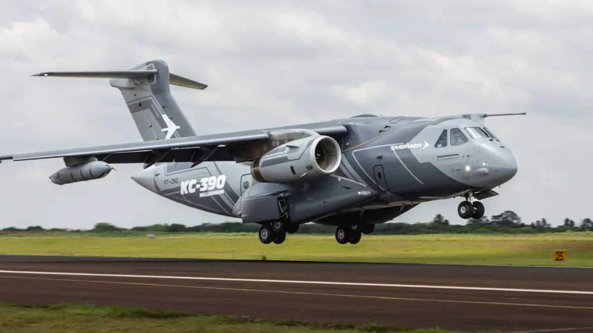 Гърция обмисля покупка на военни самолети C-390 от Бразилия