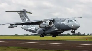 Гърция обмисля покупка на военни самолети C-390 от Бразилия