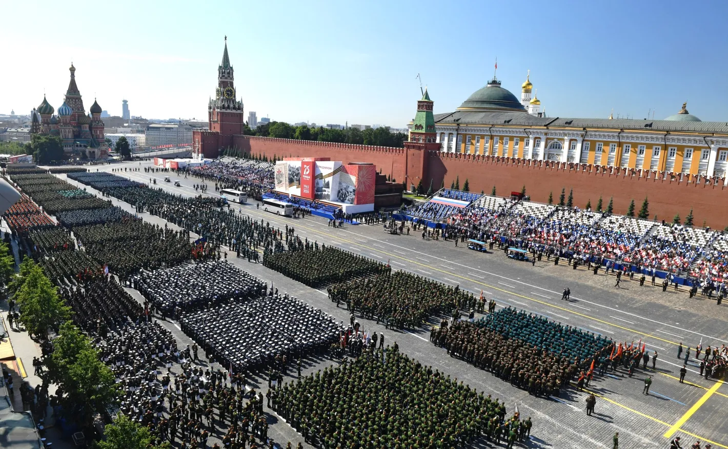 Русия отбелязва Деня на победата