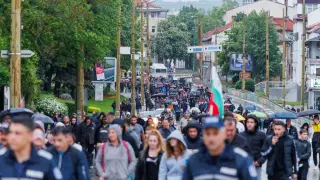 В Габрово е като на война - окупираха къщата на кмета заради масовия бой