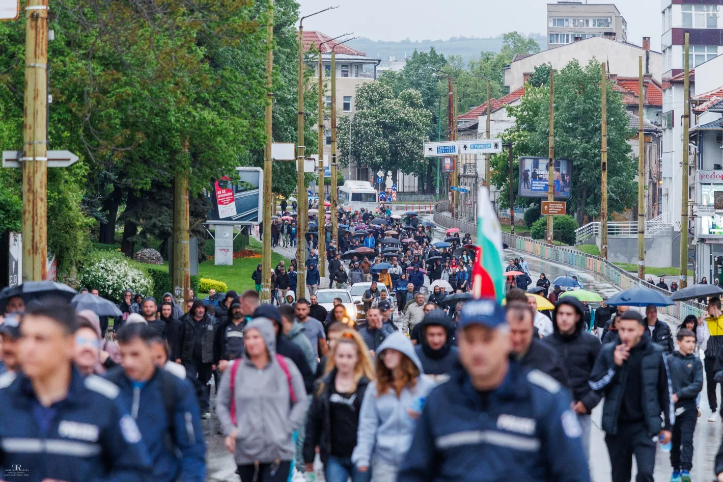 В Габрово е като на война - окупираха къщата на кмета заради масовия бой