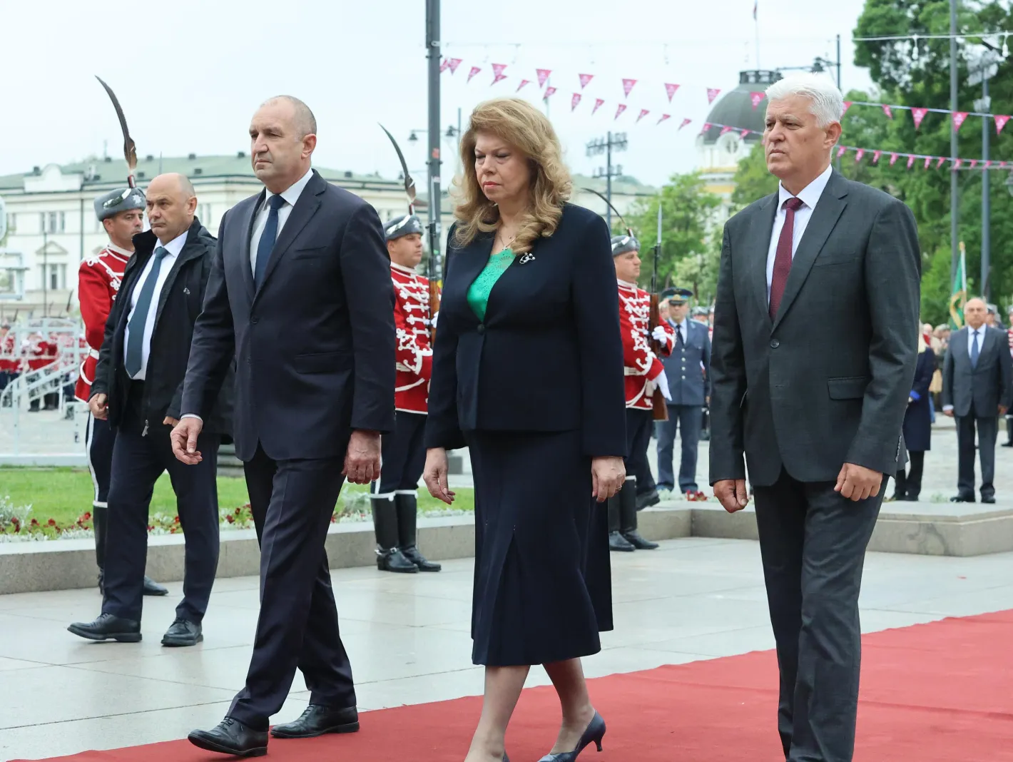 Президентът и Радев рамо до рамо на 9 май, премиерът коментира горещата тема в държавата!