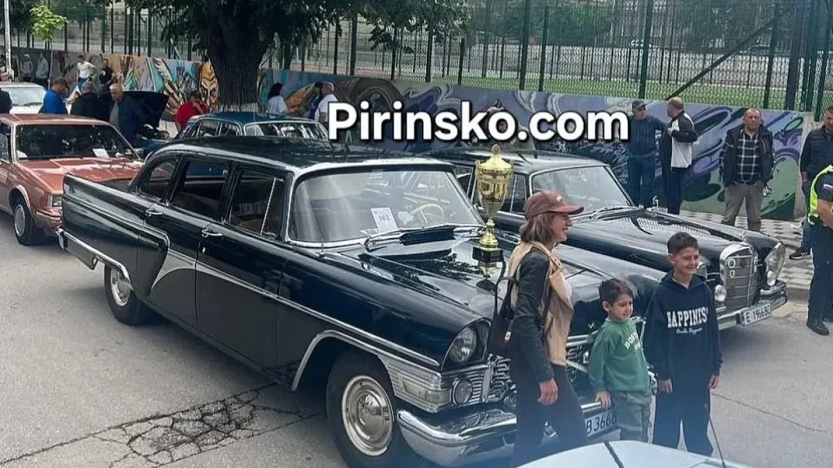Соц класика на Цола Драгойчева стана атракция №1 на парад