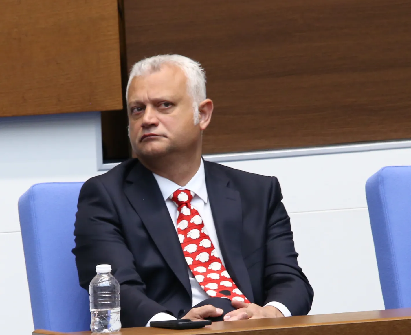 Стадото овце на Емил Дечев се оказа на... Принцеса Даяна