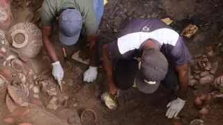 Археолози откриха гробница на неизвестна цивилизация, пълна догоре със злато Снимки