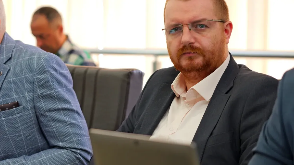 Фенове на Промяната скочиха на омерзения д-р Мартин Кръстев