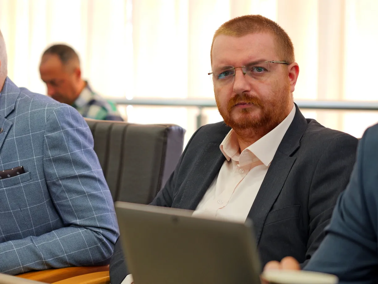 Фенове на Промяната скочиха на омерзения д-р Мартин Кръстев