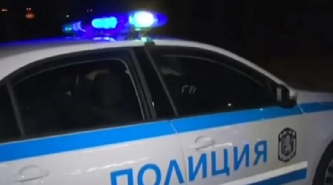 Среднощна катастрофа на входа на София, автобус се вряза в тир Снимки