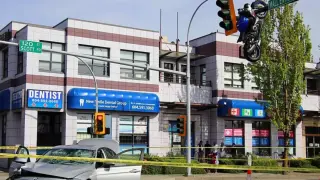 Мотор кацна върху светофар след зрелищна катастрофа