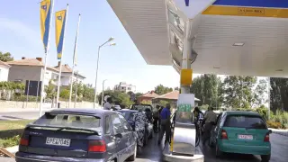Бензинът в България: Работим двойно повече от германците за един литър гориво