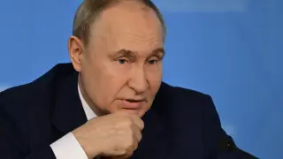 Професор разказа как Путин може да бъде „поставен на колене“ във всеки смисъл, припомняйки стара традиция