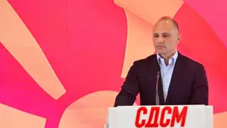 Нарекоха македонски депутат "пионка на Радев"