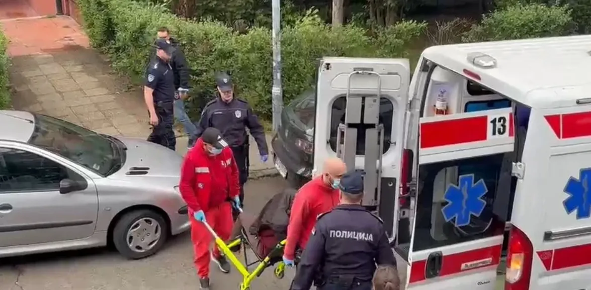 "Ужасен шум, писъци и тъпи удари": Жена уби мъжа си като вампир, заби му дърво директно в сърцето