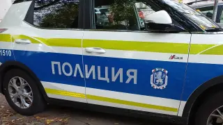 Разсеян шофьор предизвика катастрофа на бул. "България" в София Снимки