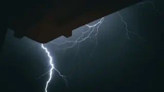 За нищо на света не се къпете по време на гръмотевици, може да умрете