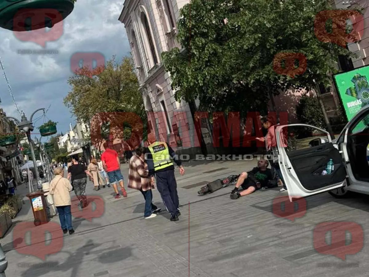 Меле с тротинетка на пешеходната зона в Бургас