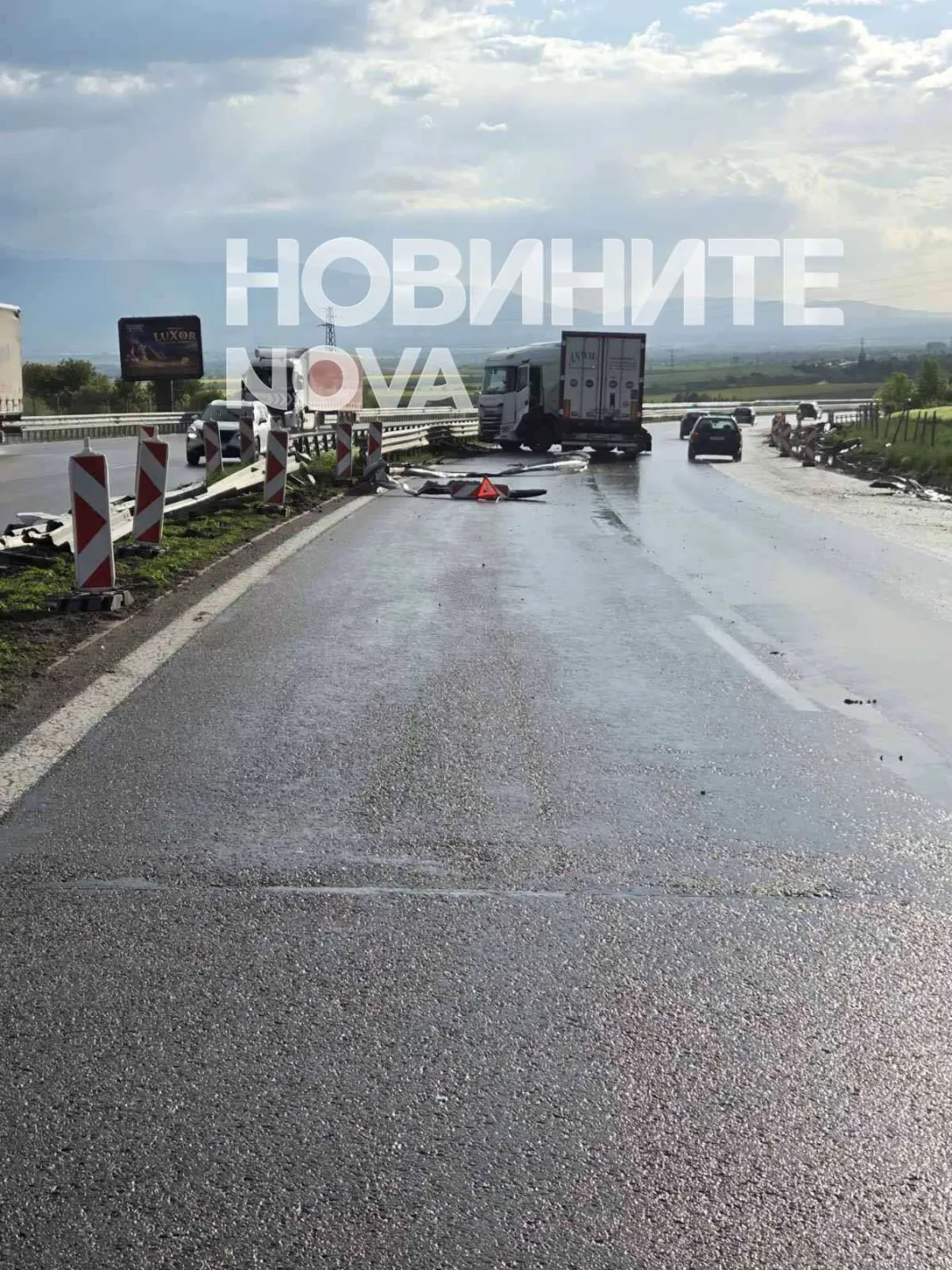Нов кошмар на "Хемус"! Тир се завъртя на магистралата, коли се нанизаха в него Снимки Обновена