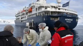 Добра новина след ужаса на кораба с хантавирус: Първите евакуирани са отрицателни