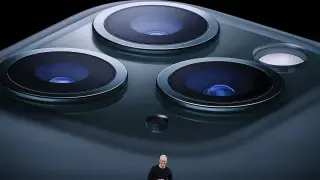 Apple обърна играта: iPhone и Android вече ще си пишат защитено