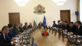 Икономистът Кръстев: За съжаление кабинетът не успява да тушира напрежението между работодатели и синдикати по темата за бюджета