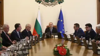Радев назначава брюнетка от времето на Фандъкова за шефски пост в София Снимка