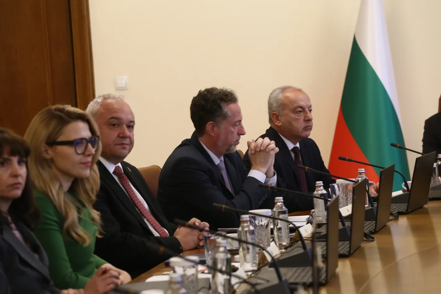 Бюджетната комисия разглежда искането за по-голям държавен дълг